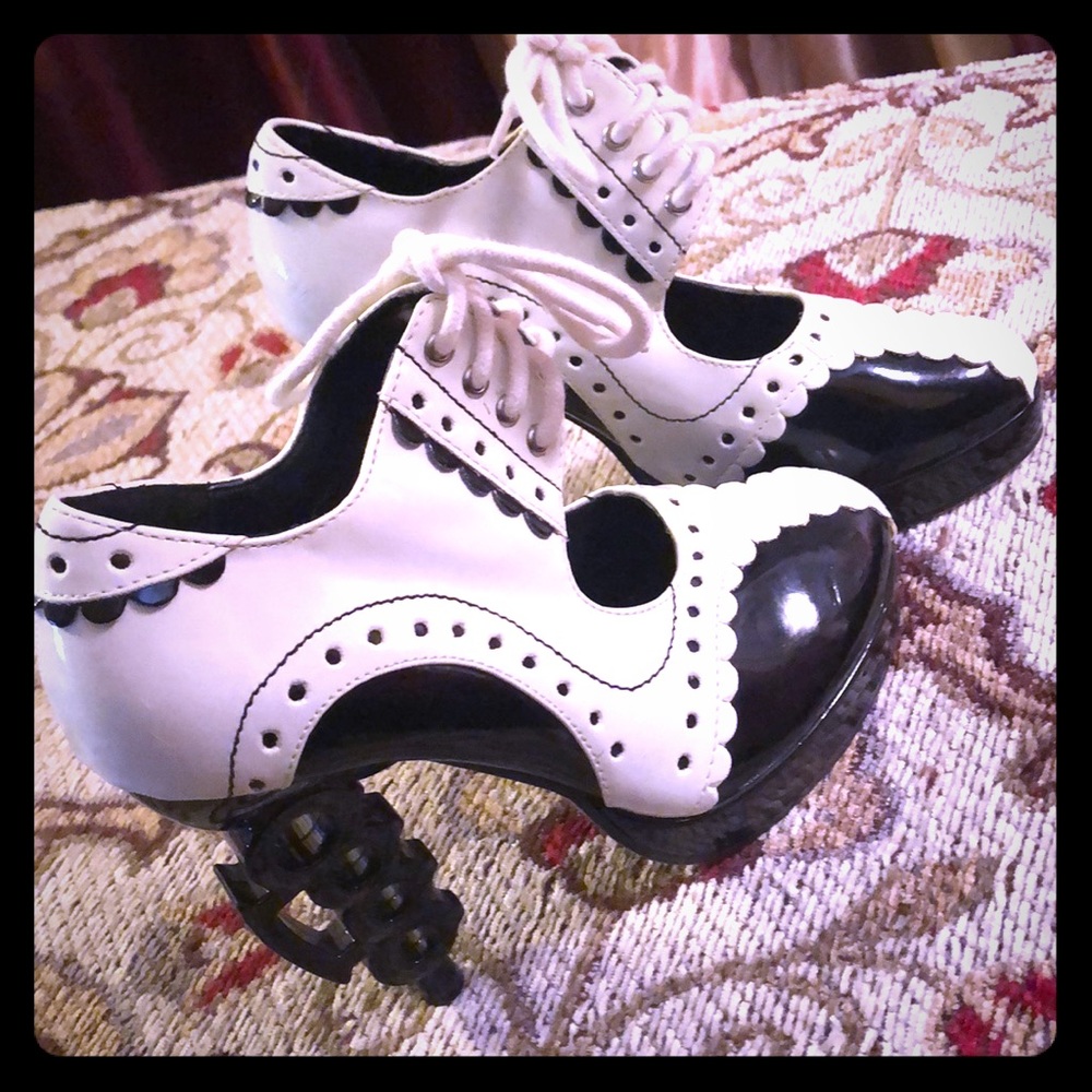 Leg Avenue Brass Knuckle Mafia Boss Heels